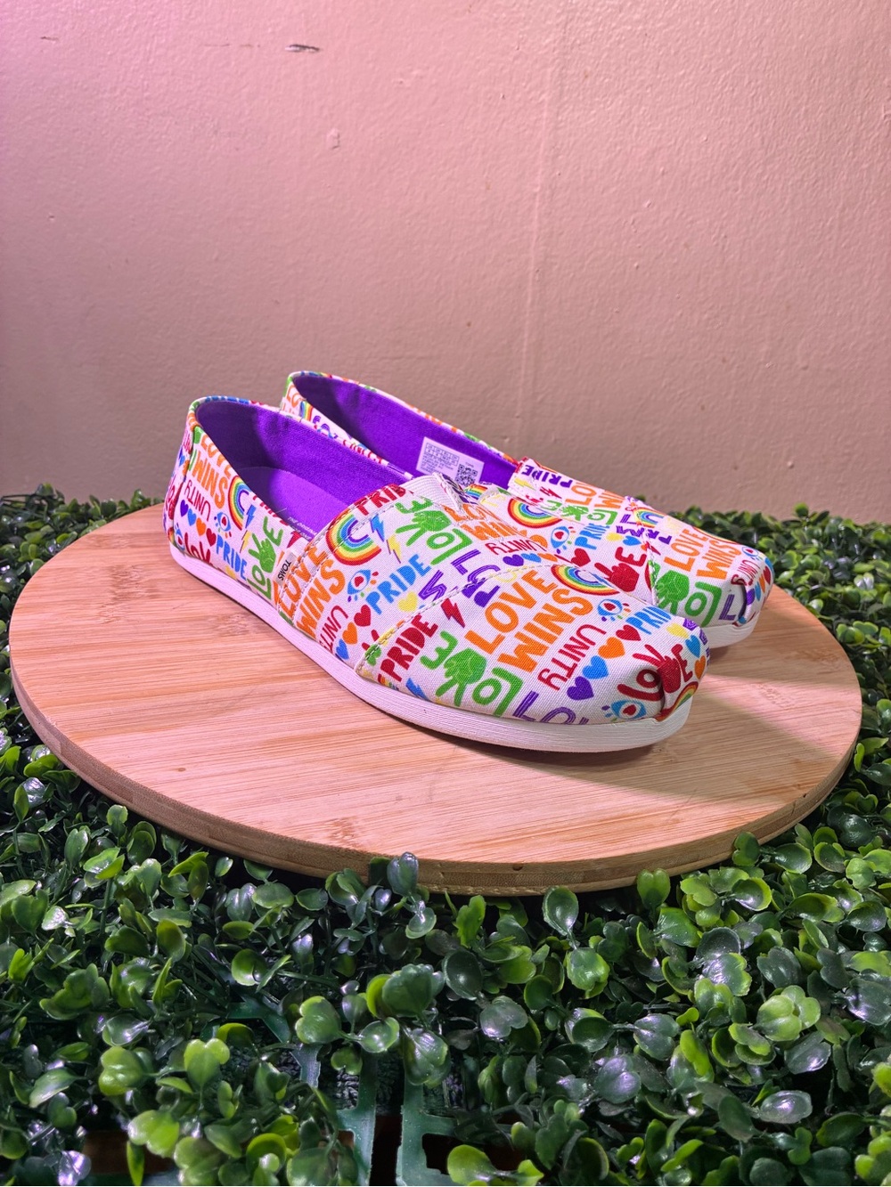 🔥 TOMS ALPARGATA UNITY LOVE WINS PRIDE RAINBOW SLIP-ON SHOES WOMENS SIZE 8